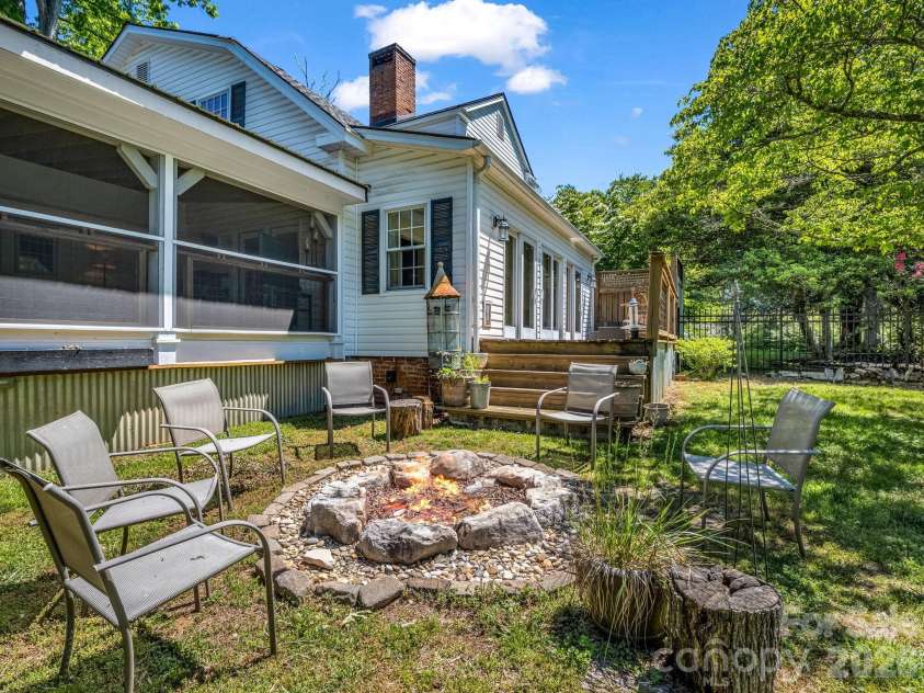 536 Maple Street, Brevard, NC 28712.  MLS# CAR4383201, YatesRealty ID 26235. 