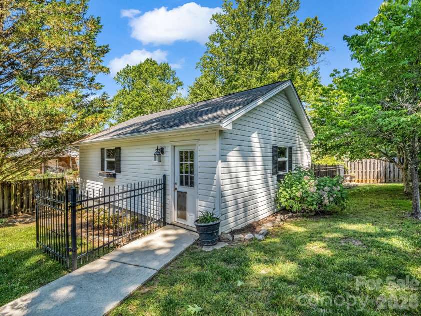 536 Maple Street, Brevard, NC 28712.  MLS# CAR4383201, YatesRealty ID 26235. 