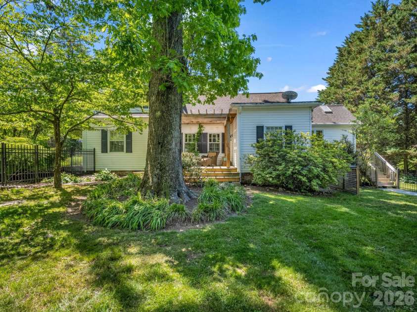 536 Maple Street, Brevard, NC 28712.  MLS# CAR4383201, YatesRealty ID 26235. 
