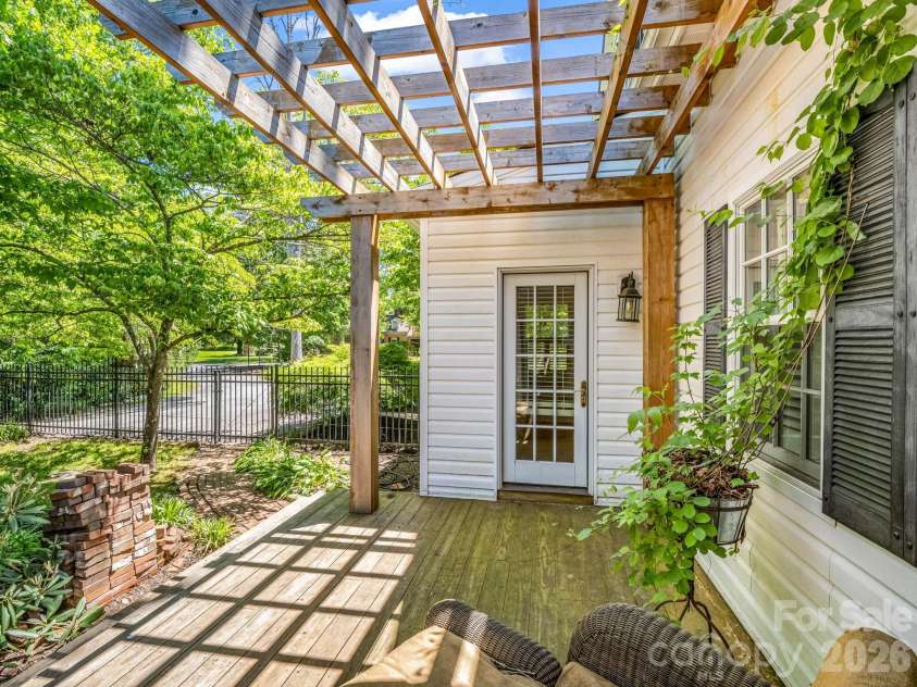 536 Maple Street, Brevard, NC 28712.  MLS# CAR4383201, YatesRealty ID 26235. 
