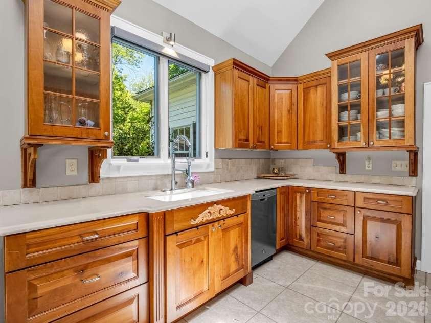 536 Maple Street, Brevard, NC 28712.  MLS# CAR4383201, YatesRealty ID 26235. 