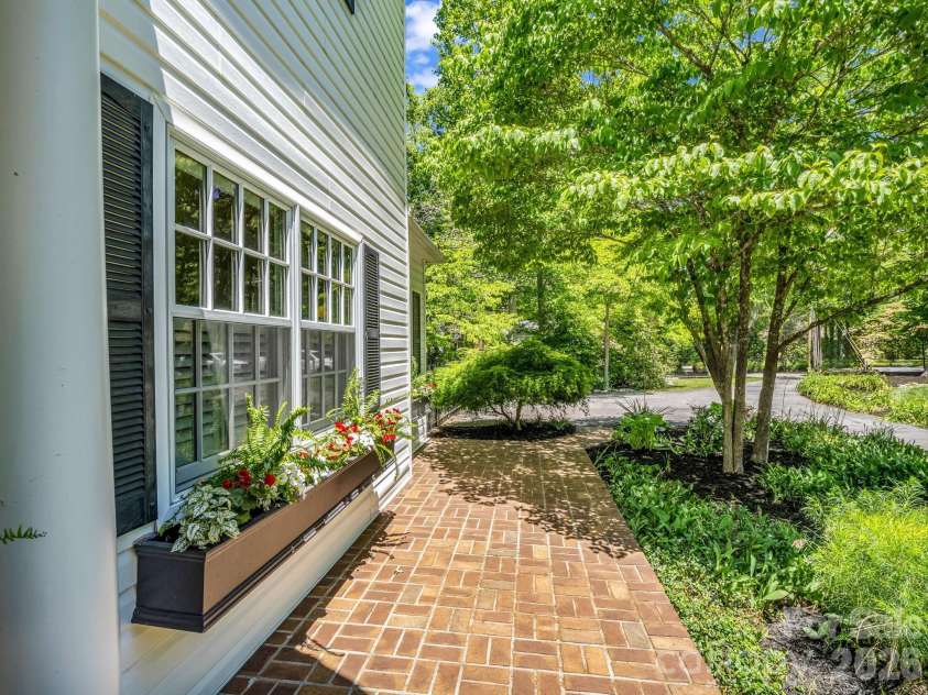 536 Maple Street, Brevard, NC 28712.  MLS# CAR4383201, YatesRealty ID 26235. 