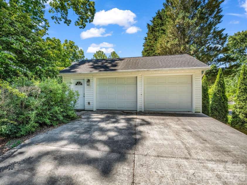 536 Maple Street, Brevard, NC 28712.  MLS# CAR4383201, YatesRealty ID 26235. 
