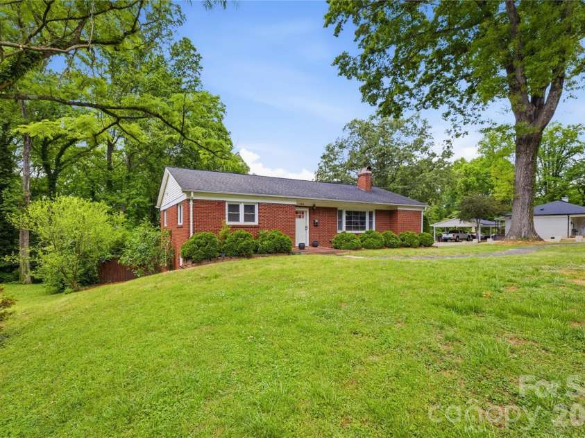 200 Falls Street, Morganton, NC 28655.  MLS# CAR4383767, YatesRealty ID 26237. 