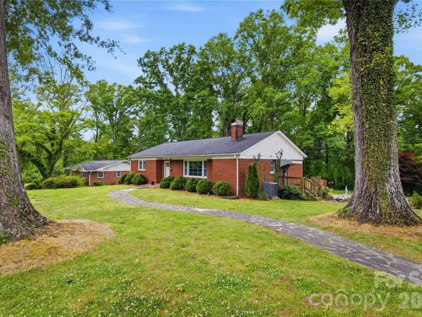 200 Falls Street, Morganton, NC 28655.  MLS# CAR4383767, YatesRealty ID 26237. 