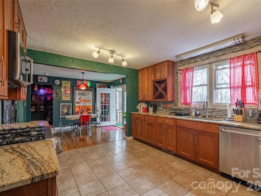 200 Falls Street, Morganton, NC 28655.  MLS# CAR4383767, YatesRealty ID 26237. 