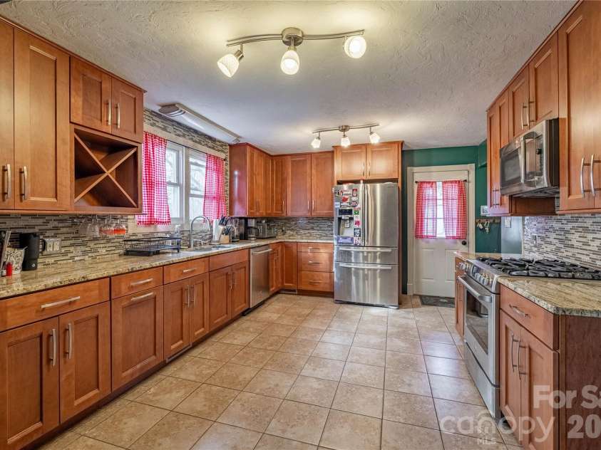 200 Falls Street, Morganton, NC 28655.  MLS# CAR4383767, YatesRealty ID 26237. 