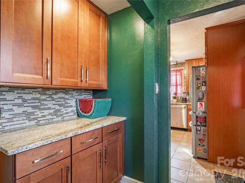 200 Falls Street, Morganton, NC 28655.  MLS# CAR4383767, YatesRealty ID 26237. 