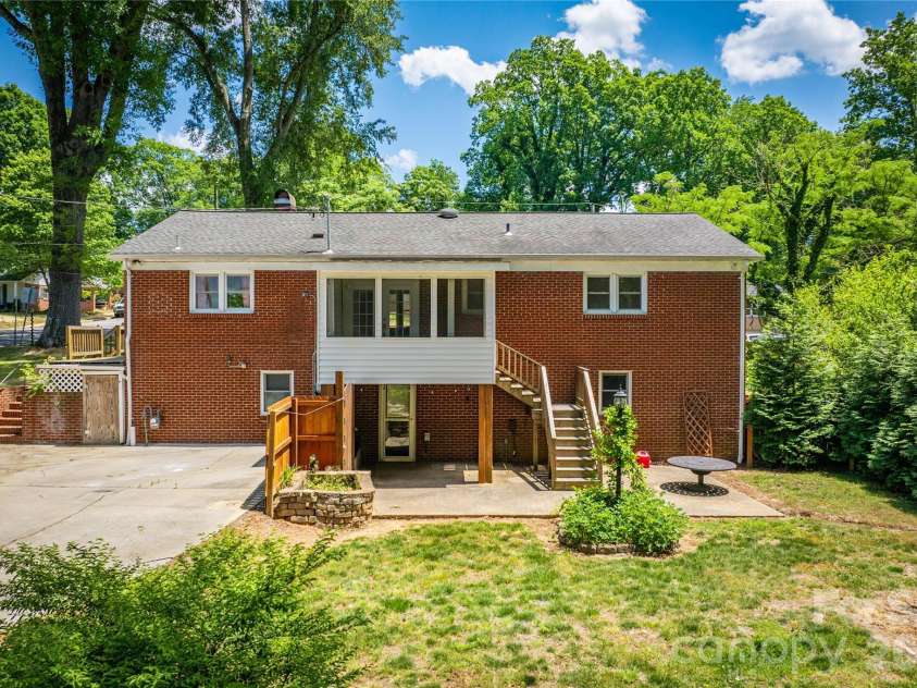 200 Falls Street, Morganton, NC 28655.  MLS# CAR4383767, YatesRealty ID 26237. 
