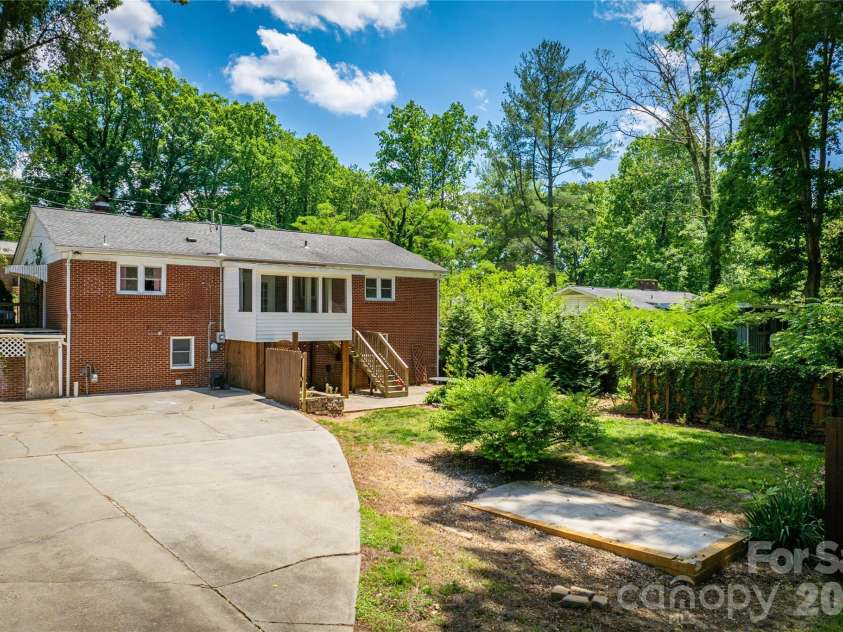 200 Falls Street, Morganton, NC 28655.  MLS# CAR4383767, YatesRealty ID 26237. 