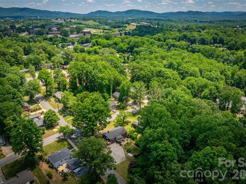 200 Falls Street, Morganton, NC 28655.  MLS# CAR4383767, YatesRealty ID 26237. 