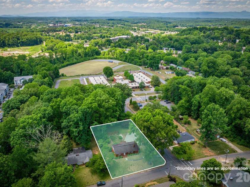 200 Falls Street, Morganton, NC 28655.  MLS# CAR4383767, YatesRealty ID 26237. 