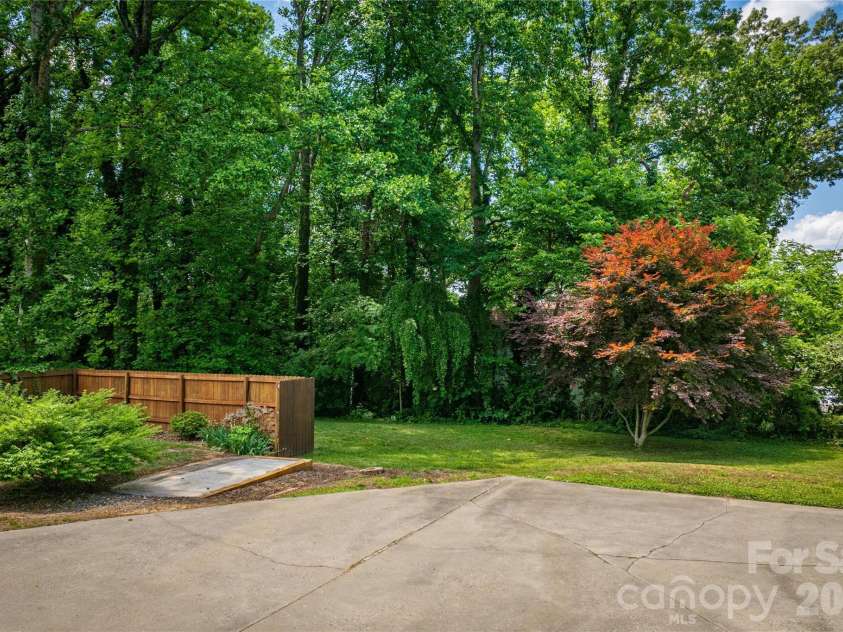 200 Falls Street, Morganton, NC 28655.  MLS# CAR4383767, YatesRealty ID 26237. 