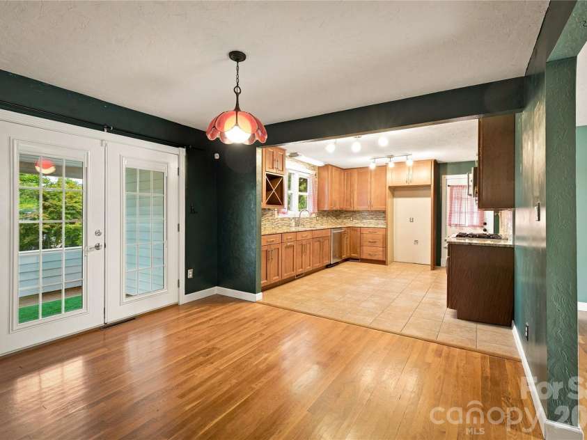 200 Falls Street, Morganton, NC 28655.  MLS# CAR4383767, YatesRealty ID 26237. 
