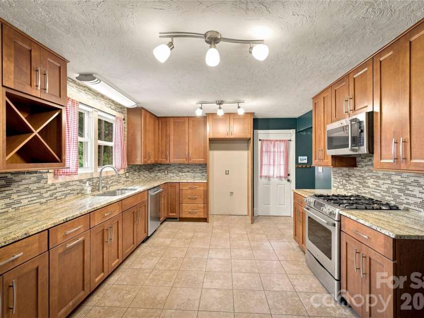 200 Falls Street, Morganton, NC 28655.  MLS# CAR4383767, YatesRealty ID 26237. 