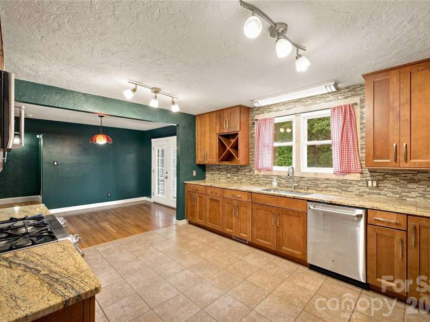 200 Falls Street, Morganton, NC 28655.  MLS# CAR4383767, YatesRealty ID 26237. 