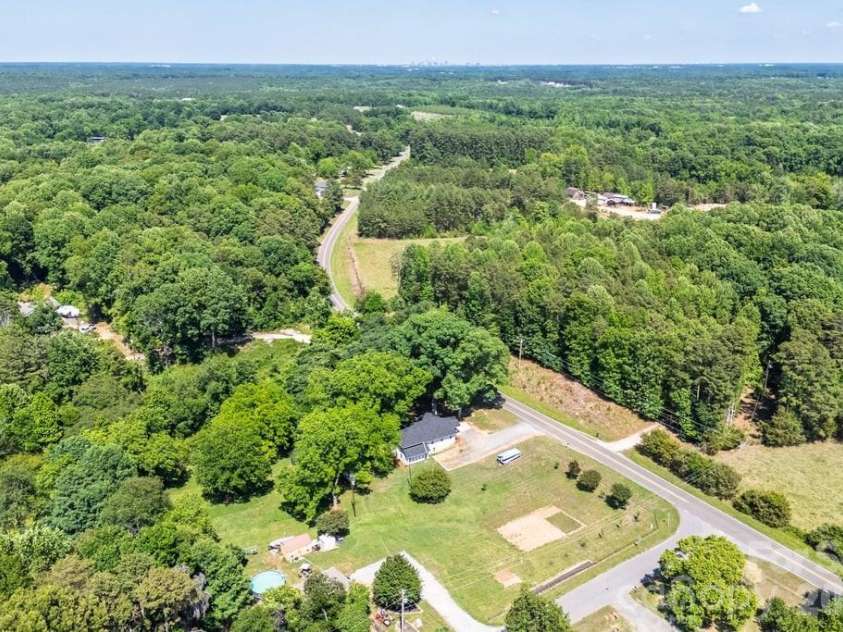 3407 Ratchford Drive, Gastonia, NC 28056.  MLS# CAR4385064, YatesRealty ID 26239. 
