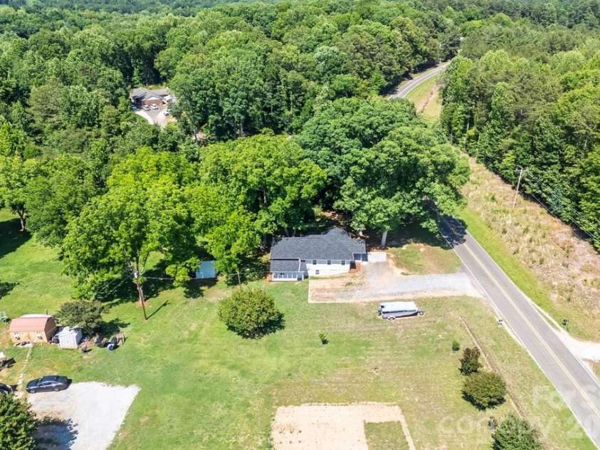 3407 Ratchford Drive, Gastonia, NC 28056.  MLS# CAR4385064, YatesRealty ID 26239. 