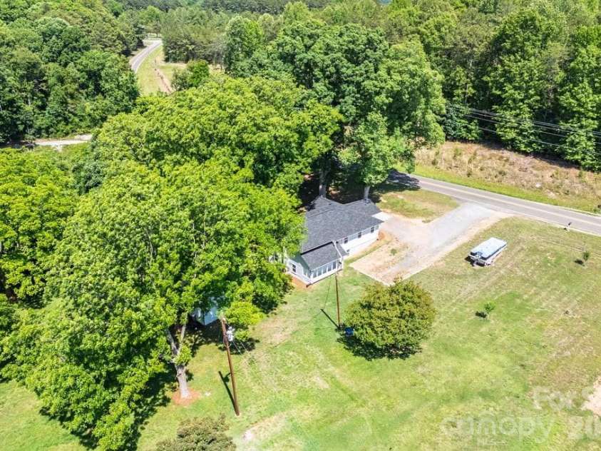3407 Ratchford Drive, Gastonia, NC 28056.  MLS# CAR4385064, YatesRealty ID 26239. 