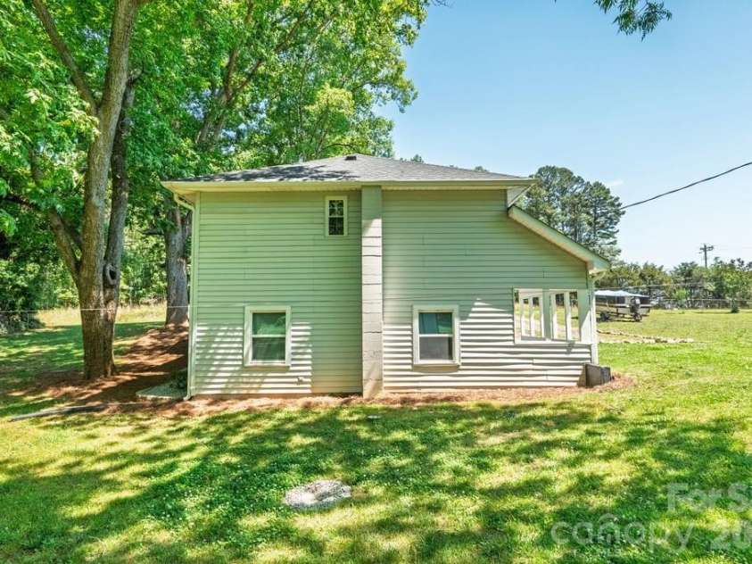 3407 Ratchford Drive, Gastonia, NC 28056.  MLS# CAR4385064, YatesRealty ID 26239. 