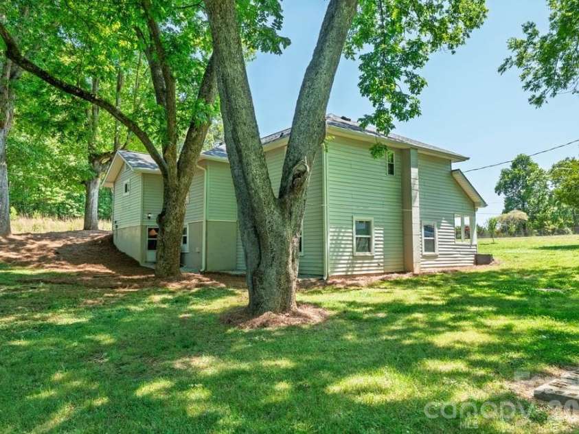 3407 Ratchford Drive, Gastonia, NC 28056.  MLS# CAR4385064, YatesRealty ID 26239. 