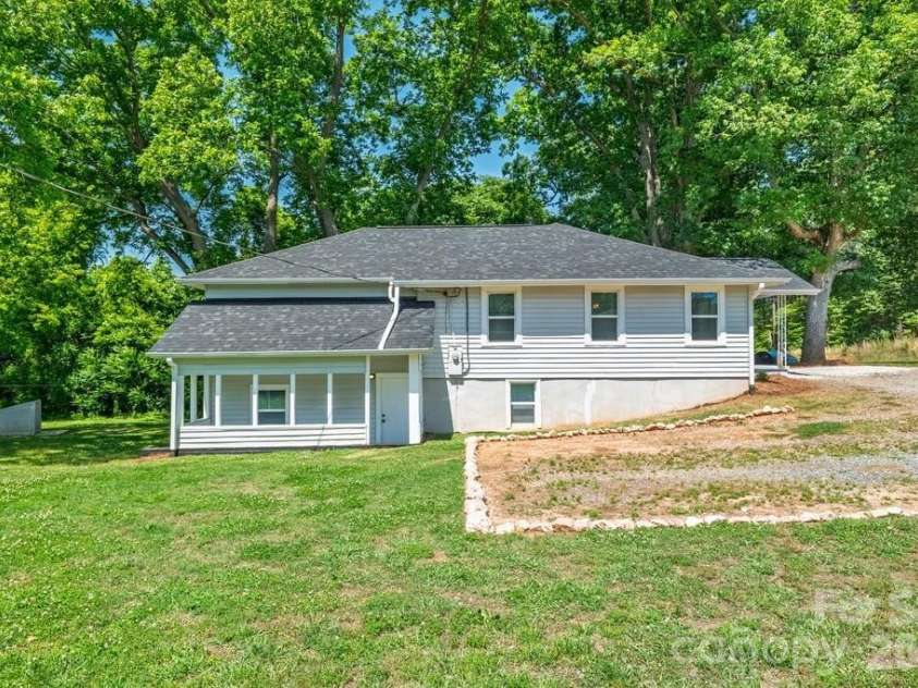 3407 Ratchford Drive, Gastonia, NC 28056.  MLS# CAR4385064, YatesRealty ID 26239. Backyard