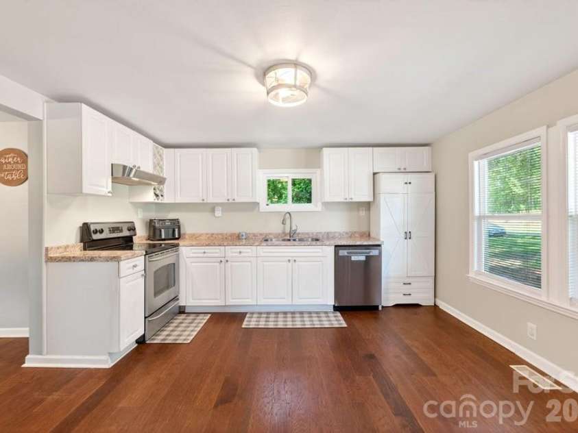 3407 Ratchford Drive, Gastonia, NC 28056.  MLS# CAR4385064, YatesRealty ID 26239. Kitchen