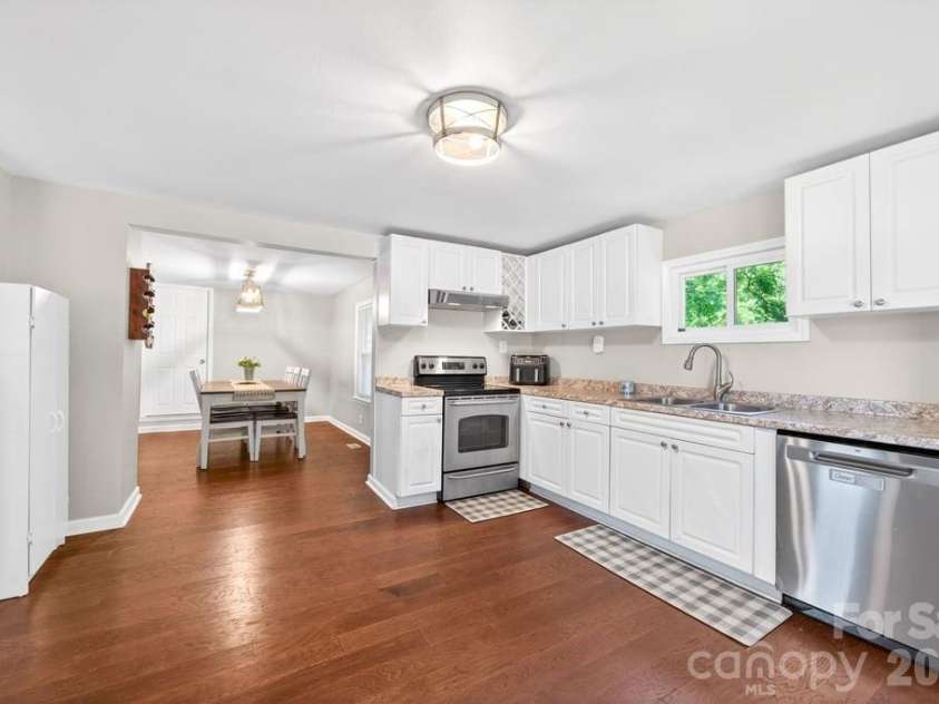 3407 Ratchford Drive, Gastonia, NC 28056.  MLS# CAR4385064, YatesRealty ID 26239. Kitchen