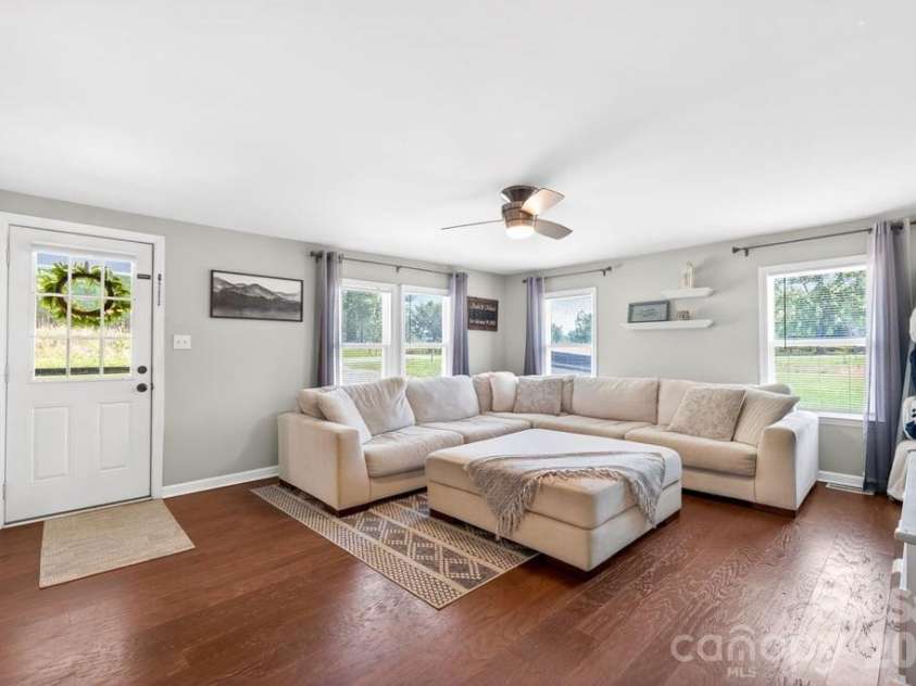 3407 Ratchford Drive, Gastonia, NC 28056.  MLS# CAR4385064, YatesRealty ID 26239. Living Room