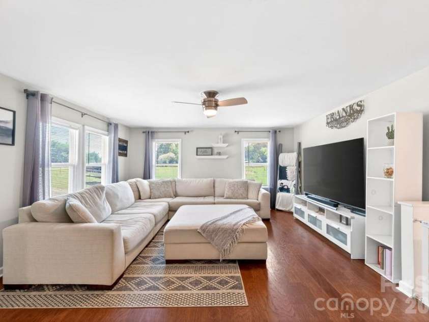 3407 Ratchford Drive, Gastonia, NC 28056.  MLS# CAR4385064, YatesRealty ID 26239. Living Room
