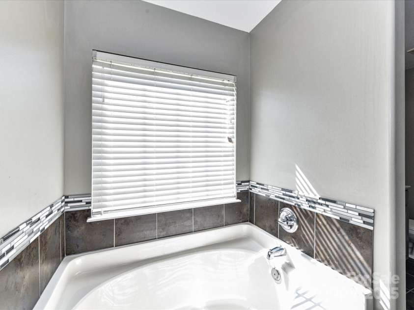 2922 Ireton Place, Kannapolis, NC 28083.  MLS# CAR4282311, YatesRealty ID 26240. 