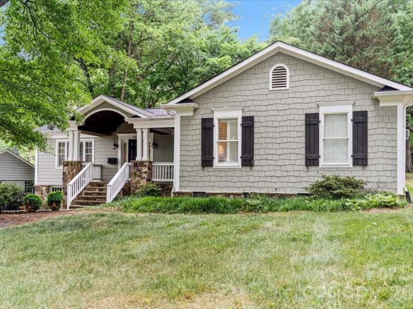 3000 Forest Park Drive, Charlotte, NC 28209.  MLS# CAR4384123, YatesRealty ID 26244. 
