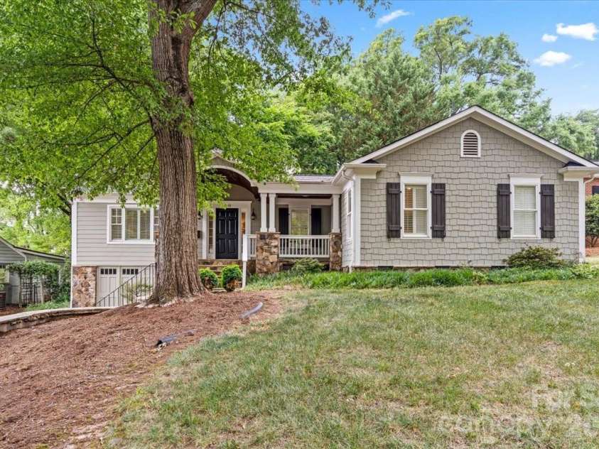 3000 Forest Park Drive, Charlotte, NC 28209.  MLS# CAR4384123, YatesRealty ID 26244. 