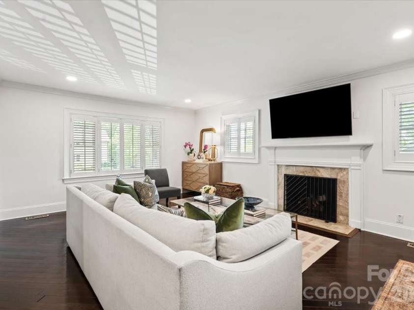 3000 Forest Park Drive, Charlotte, NC 28209.  MLS# CAR4384123, YatesRealty ID 26244. 