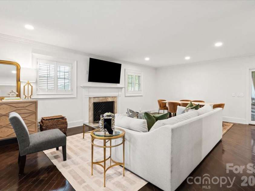 3000 Forest Park Drive, Charlotte, NC 28209.  MLS# CAR4384123, YatesRealty ID 26244. 