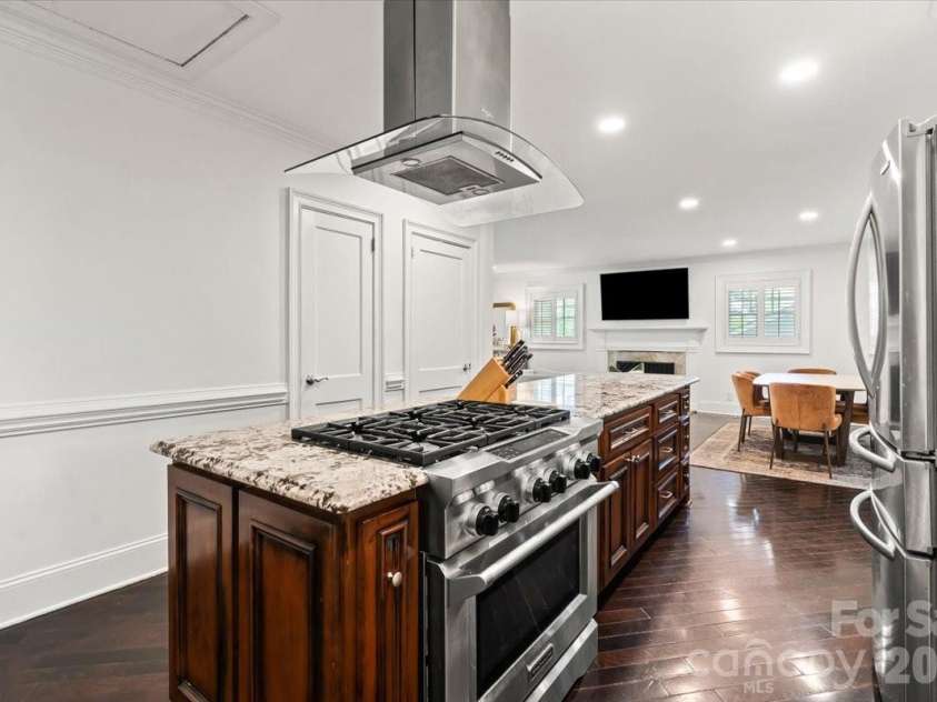 3000 Forest Park Drive, Charlotte, NC 28209.  MLS# CAR4384123, YatesRealty ID 26244. 