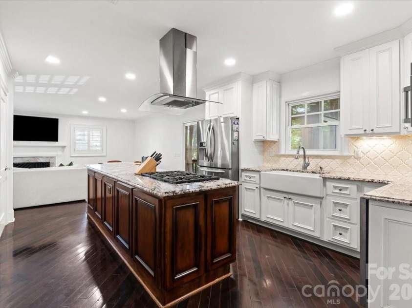 3000 Forest Park Drive, Charlotte, NC 28209.  MLS# CAR4384123, YatesRealty ID 26244. 