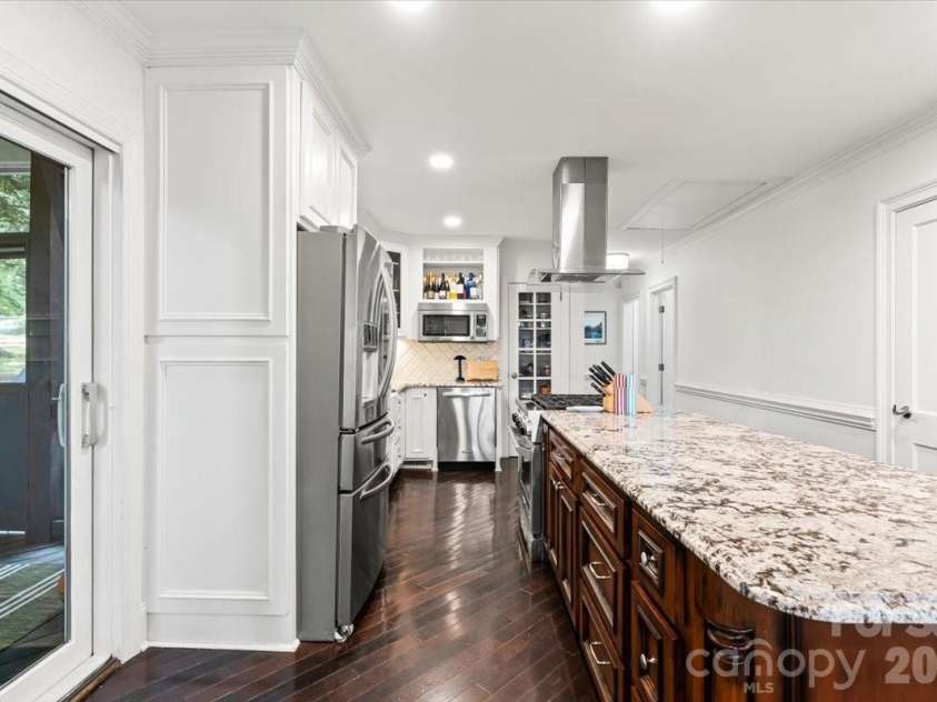 3000 Forest Park Drive, Charlotte, NC 28209.  MLS# CAR4384123, YatesRealty ID 26244. 