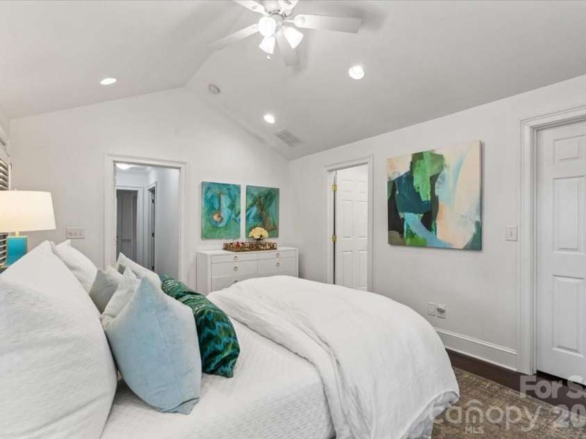 3000 Forest Park Drive, Charlotte, NC 28209.  MLS# CAR4384123, YatesRealty ID 26244. 