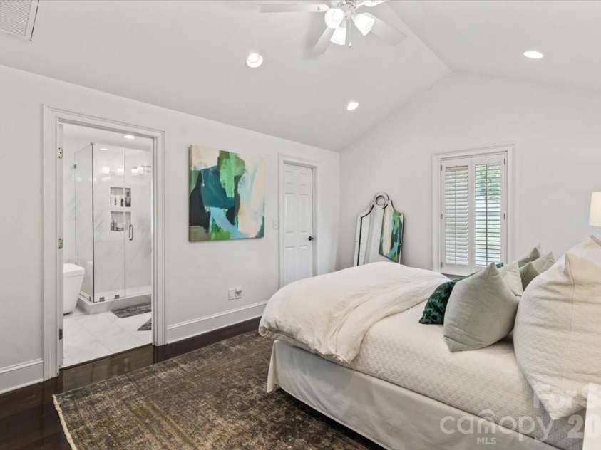 3000 Forest Park Drive, Charlotte, NC 28209.  MLS# CAR4384123, YatesRealty ID 26244. 