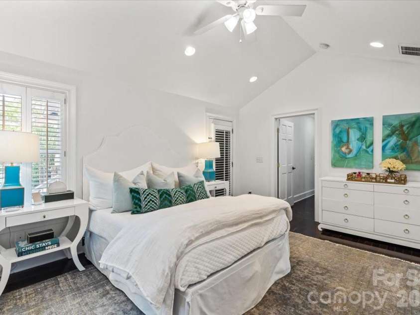3000 Forest Park Drive, Charlotte, NC 28209.  MLS# CAR4384123, YatesRealty ID 26244. 
