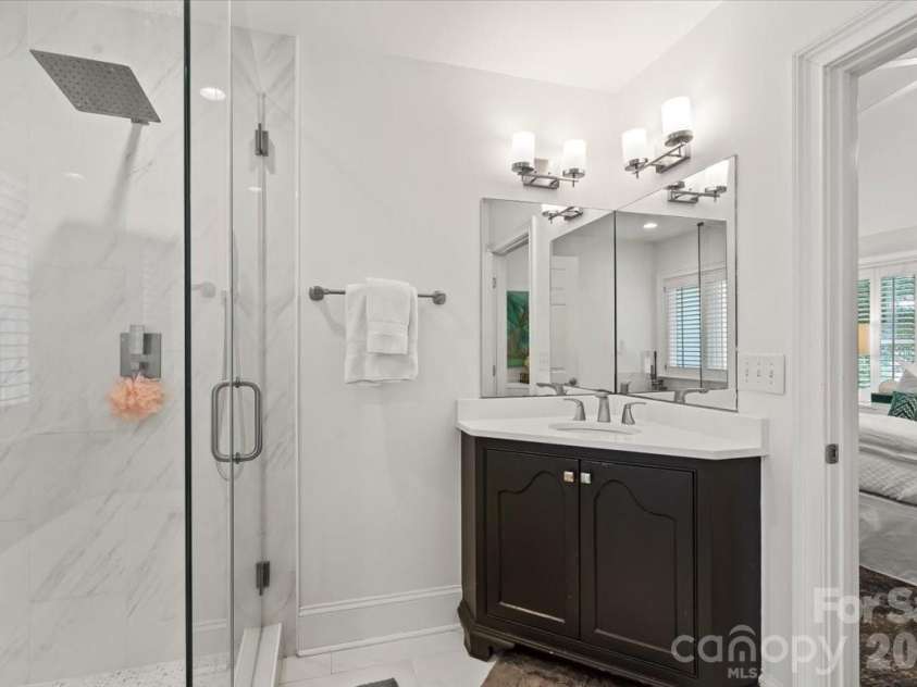 3000 Forest Park Drive, Charlotte, NC 28209.  MLS# CAR4384123, YatesRealty ID 26244. 