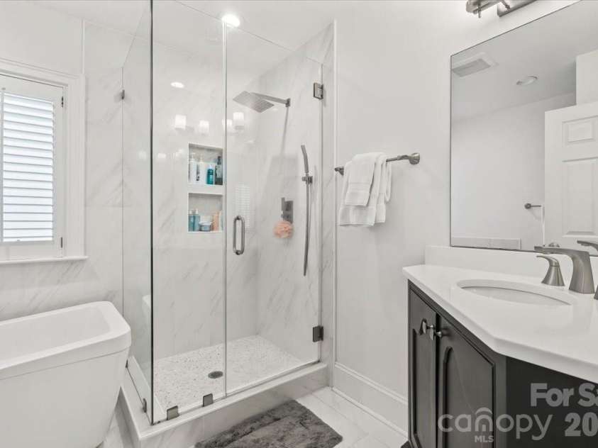 3000 Forest Park Drive, Charlotte, NC 28209.  MLS# CAR4384123, YatesRealty ID 26244. 
