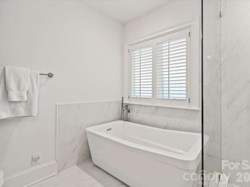 3000 Forest Park Drive, Charlotte, NC 28209.  MLS# CAR4384123, YatesRealty ID 26244. 