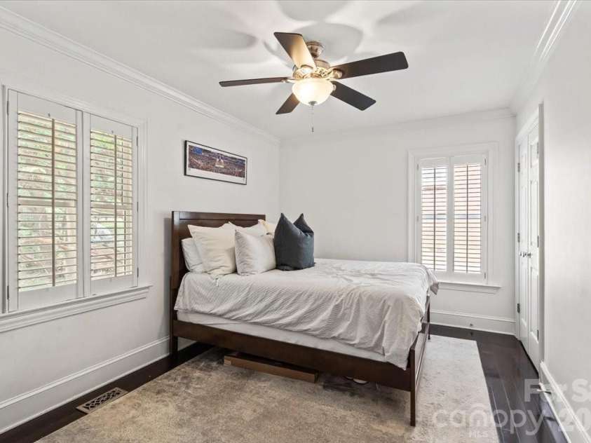 3000 Forest Park Drive, Charlotte, NC 28209.  MLS# CAR4384123, YatesRealty ID 26244. 