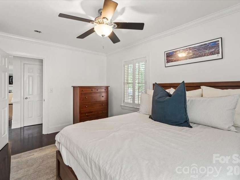 3000 Forest Park Drive, Charlotte, NC 28209.  MLS# CAR4384123, YatesRealty ID 26244. 