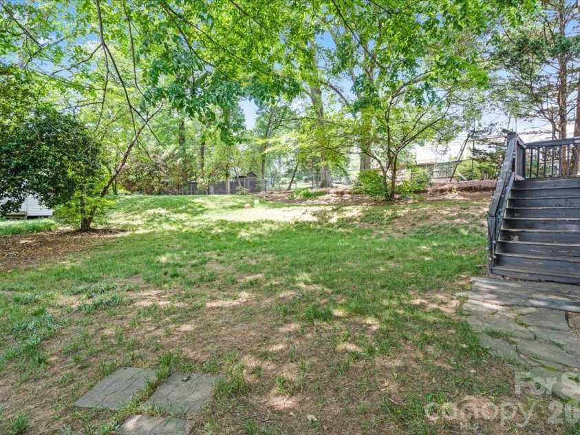 3000 Forest Park Drive, Charlotte, NC 28209.  MLS# CAR4384123, YatesRealty ID 26244. 