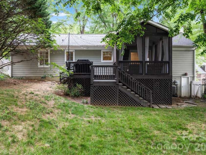 3000 Forest Park Drive, Charlotte, NC 28209.  MLS# CAR4384123, YatesRealty ID 26244. 
