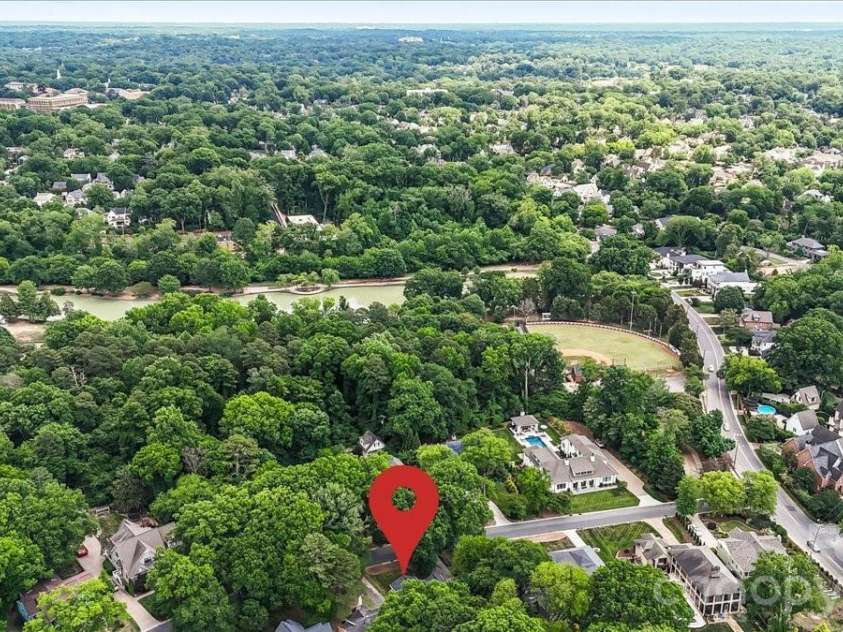 3000 Forest Park Drive, Charlotte, NC 28209.  MLS# CAR4384123, YatesRealty ID 26244. 