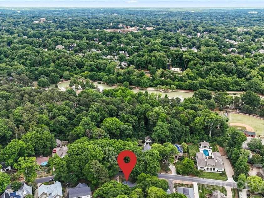 3000 Forest Park Drive, Charlotte, NC 28209.  MLS# CAR4384123, YatesRealty ID 26244. 